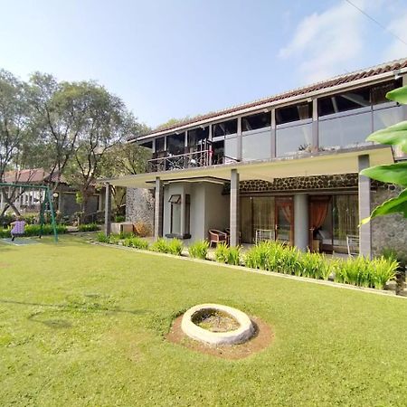Villa Bukit Danau Lot 14 Cinengangirang Ngoại thất bức ảnh