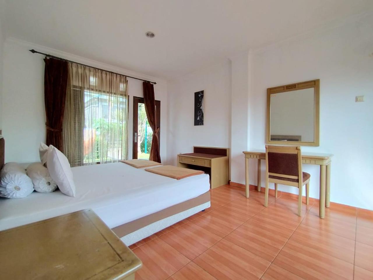 Villa Bukit Danau Lot 14 Cinengangirang Ngoại thất bức ảnh