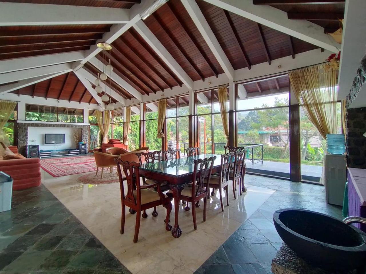 Villa Bukit Danau Lot 14 Cinengangirang Ngoại thất bức ảnh