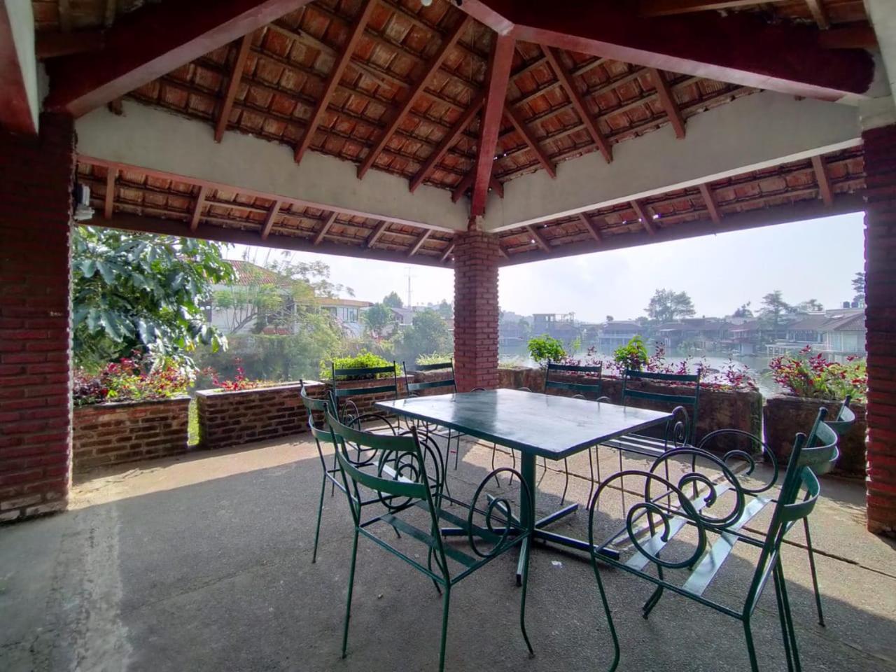 Villa Bukit Danau Lot 14 Cinengangirang Ngoại thất bức ảnh
