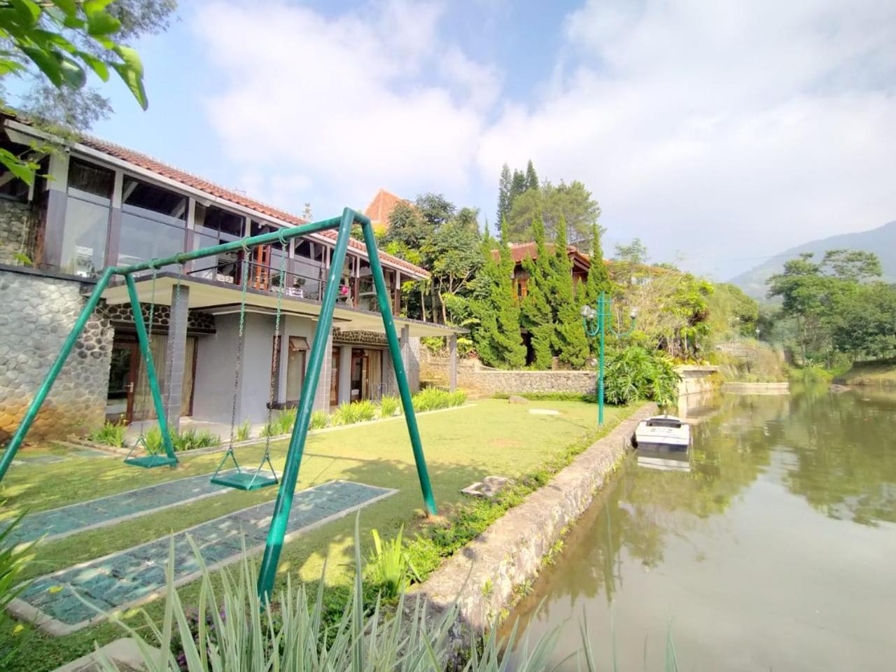 Villa Bukit Danau Lot 14 Cinengangirang Ngoại thất bức ảnh